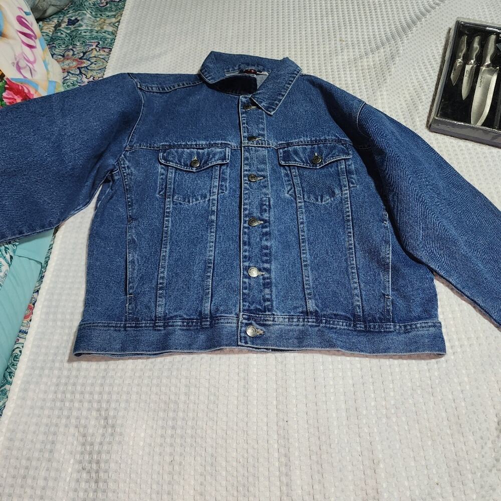 MARLBORO RED STAR EUC VINTAGE MENS DENIM JEAN JACKET. SIZE ADULT SMALL